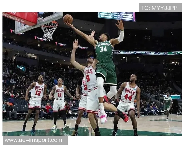 克莱首节火力全开9投5中三分球6投3中轻松斩获14分2篮板1助攻