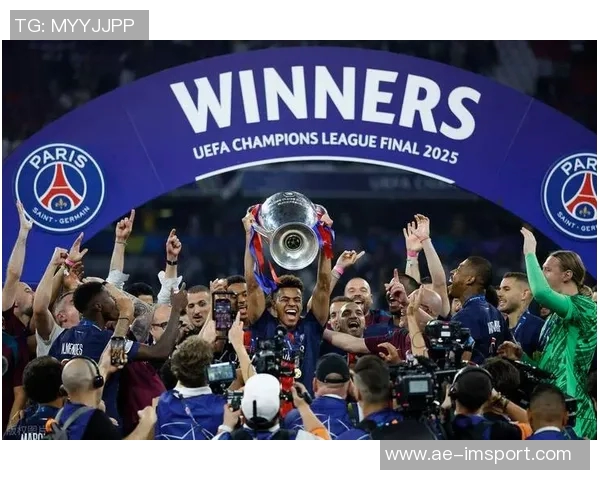 恩里克首次见证连续扑出四个点球巴黎喜获新奖杯庆祝时刻