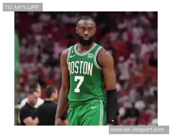 杰伦布朗半场状态低迷14投仅3中仅得7分6板3助失误2次表现不佳 杰伦布朗半场状态低迷14投仅3中仅得7分6板3助失误2次表现不佳