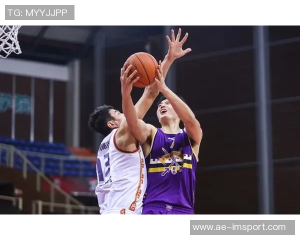 斯佩尔曼半场表现抢眼10投6中砍下14分7篮板2助攻正负值高达12