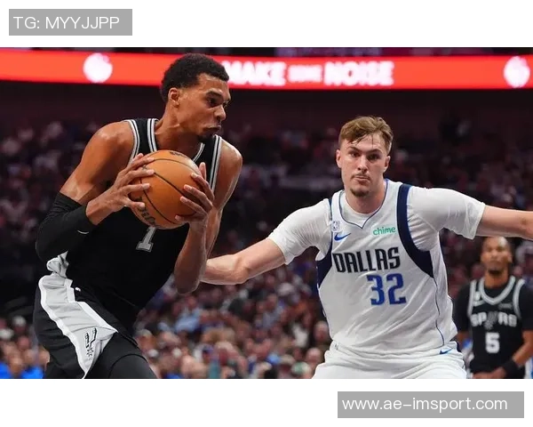 独行侠主场球迷高呼炒掉哈里森赛末段情绪激动难以释怀 独行侠主场球迷高呼炒掉哈里森赛末段情绪激动难以释怀