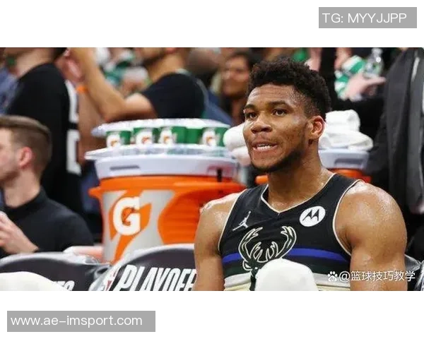 字母哥半场表现低迷仅出手三次却依然贡献8分7篮板3助攻1抢断